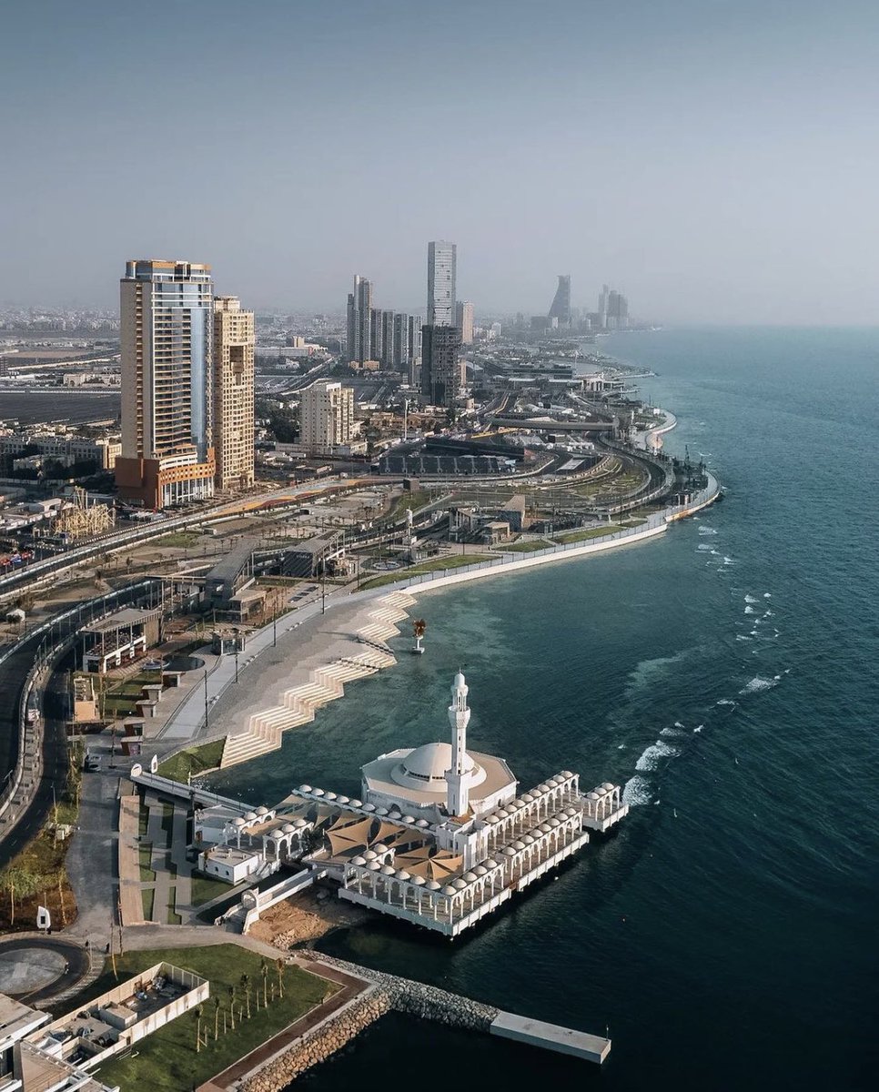 Jeddah Corniche 🌴 🌊🩵

Insta 📸: @a_a_ghazal