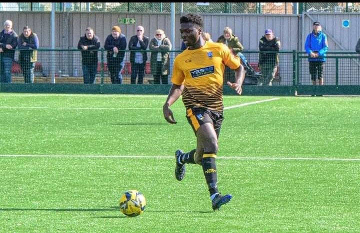 We're delighted to hear that former under 18 Hornet, Ryan Yoro Thomas, has picked up the Supporters Player of the Season award at @LittlehamptonFC in his first season at senior football 

Congratulations Ryan! 

#HorshamFC 💛💚