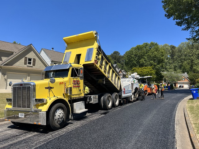🚗The City of Dunwoody’s 2024 Street Paving Plan begins this month for 21 streets that cover 11.4 lane miles. The city has budgeted $2.15 million of Special Purpose Local Option Sales Tax (SPLOST) funds for the work. Learn more: bit.ly/3JPOgMY