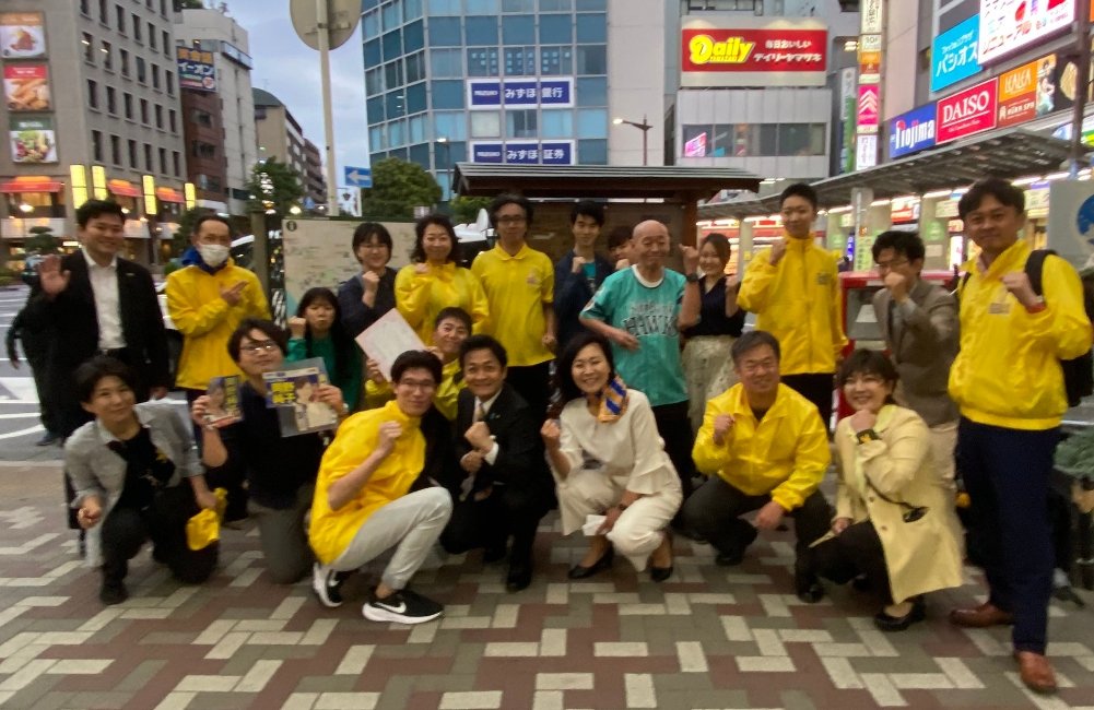 市川駅北口にて
皆様お集まりいただきありがとうございました😊
本日は久しぶりに玉木雄一郎@tamakiyuichiro代表を迎えての街宣でした✨
演説中に手を振っていただきとても嬉しかったです🤭
これからも仲間とともに頑張ってまいります🍀
#国民民主党　#千葉５区　#市川市　#浦安市　#玉木雄一郎