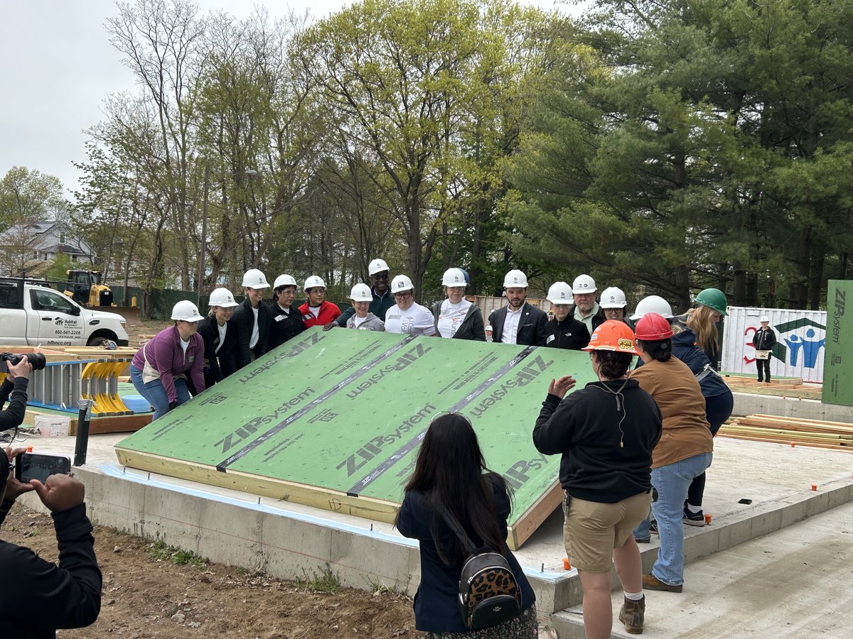 Last Thursday, we marked a major milestone with our Wall Raising Ceremony for 10 Net Zero Energy homes in East Hartford. Thanks to Mayor Connor Martin, HFHNCC’s CEO Karraine Moody, and all who joined us.🏡👷‍♀️ #HFHNCC #WomenBuild #SustainableLiving #EastHartford