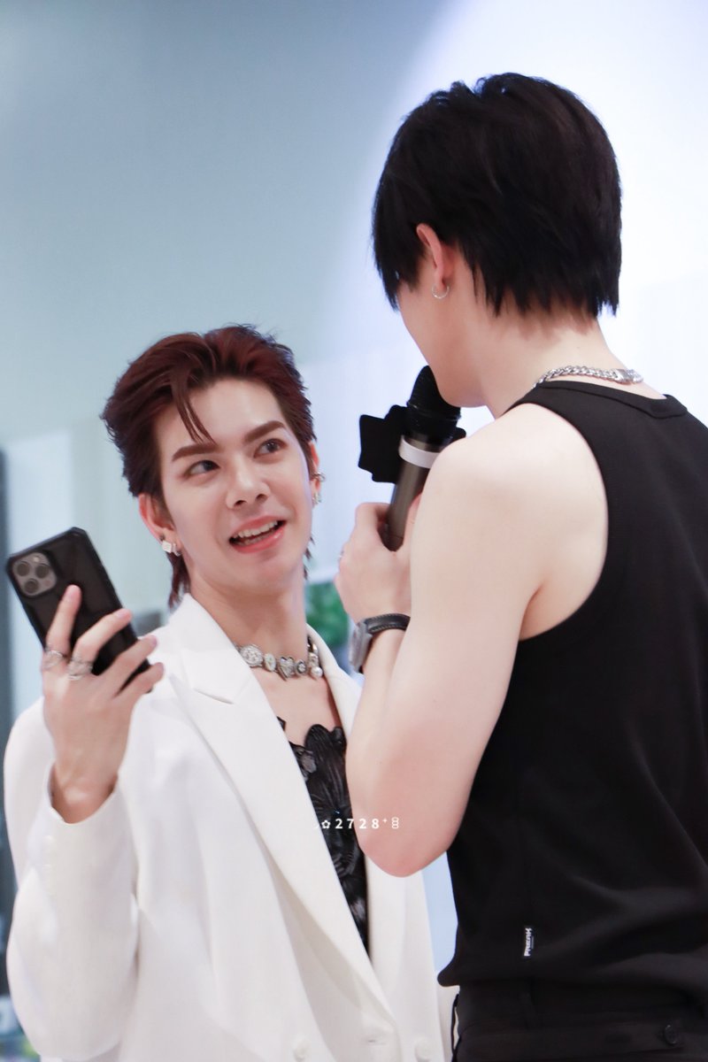 : ขอดูได้ไหม…โทรศัพท์อ่ะ??
: จะดูอะไรคับ มันไม่มีอะไรหรอกหนู!!!!
: งั้นขอดูนะ นะลี่นะ 🙂
: หนูเชื่อพี่ มันไม่มีอะไร คนสวยยยย 😭

——
{ #TeenFestxBILLYBABE }
{ #BillyBabe #Bbil1Ypn #Babiibabe }

• #Pic2728 •