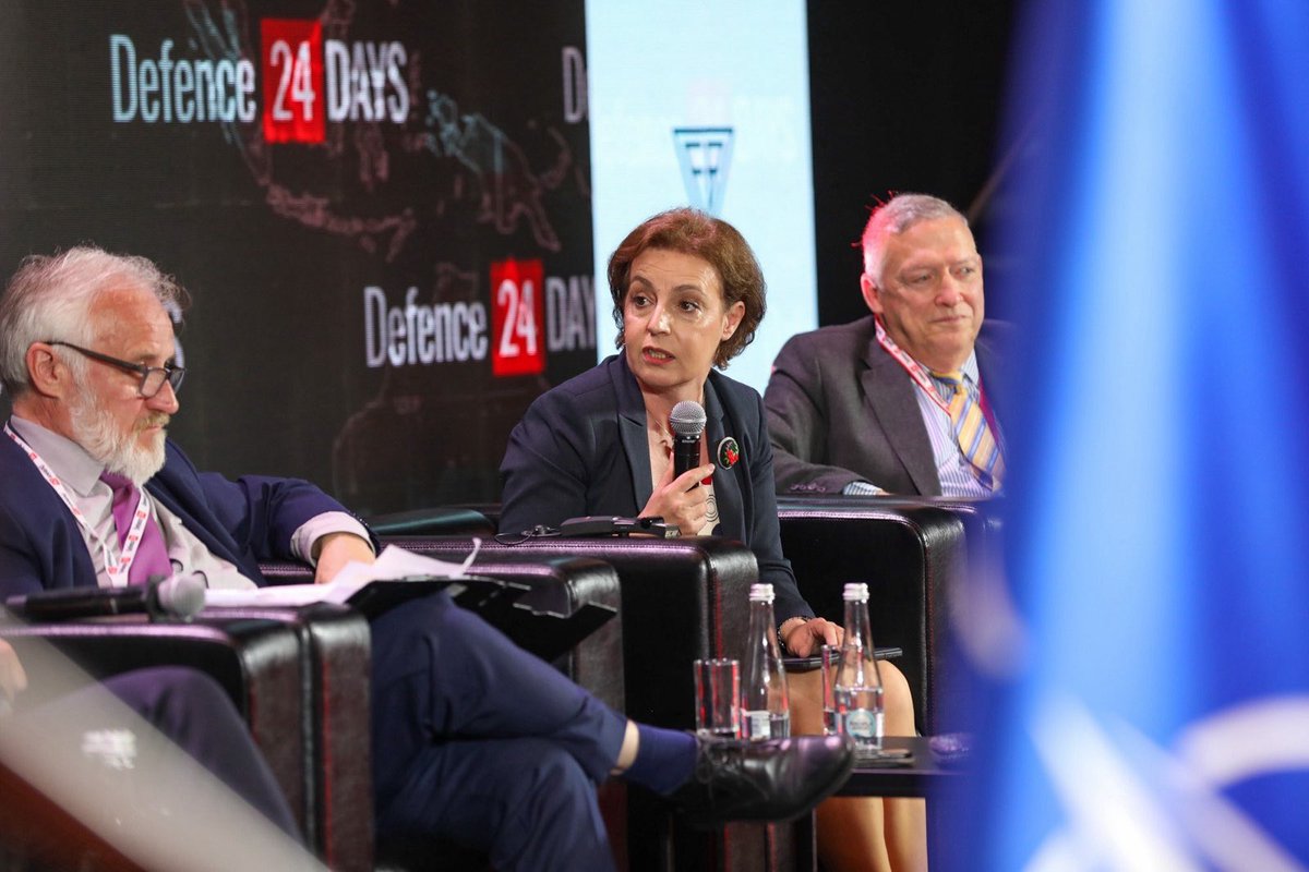 During @Defence24pl panel interventions, I stressed the danger of ignoring escalation warnings, stating that appeasement only leads to more escalation. The most pressing and challenging security issues for 🇽🇰 today are Serbia and Russia.