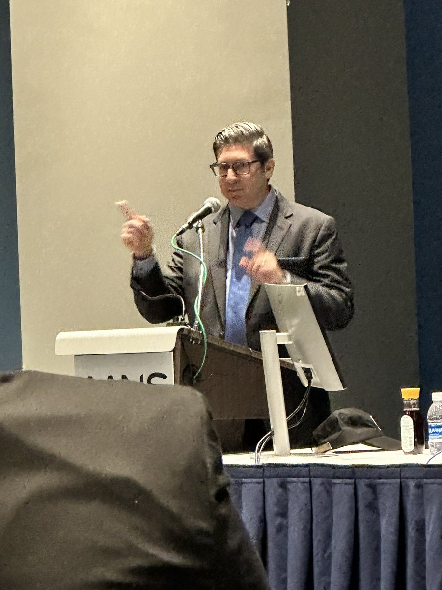 Dr Snyder leading the discussion on AI in Neurovascular care this morning @AANSNeuro @UB_Neurosurgery #AANS2024