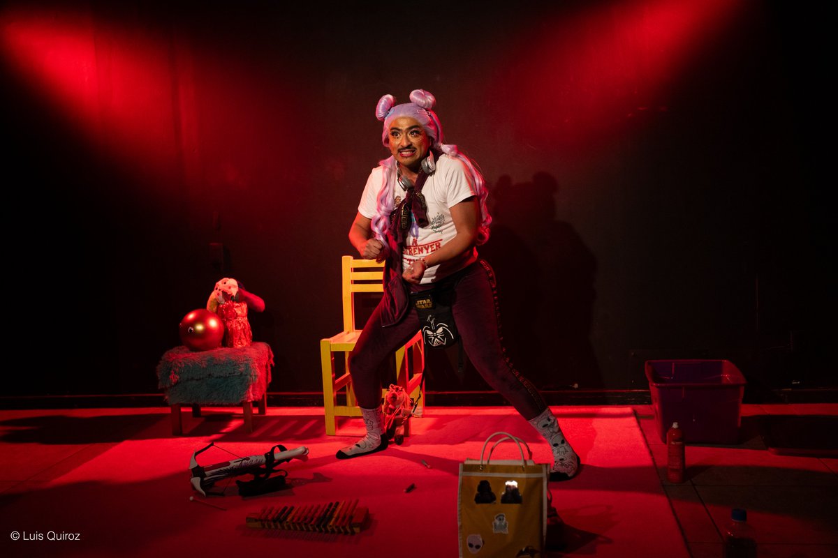 ❗️Regresa❗️
con➕ pelos😏
..... con ➕ quecas🌮
................con ➕ sci fi🛸

YO SÓLO QUERÍA UNAS QUECAS DE DOÑA PELOS
de <a href="/Sutilrodriguez/">León Kelleher</a> 
con <a href="/GinesCruz/">Ginés Cruz</a> 

Sab y dom 6 pm <a href="/LaCapillaTeatro/">Teatro La Capilla</a>

18 de mayo, 4 únicas funciones #RT

Comenta aquí si quieres un 2x1 para el reestreno