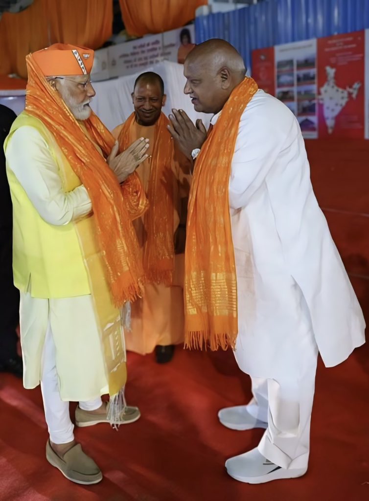 LalluSinghBJP's tweet image. मर्यादा पुरुषोत्तम प्रभु श्री राम की नगरी अयोध्या जी में मा॰ प्रधानमंत्री आदरणीय नरेंद्र मोदी जी का प्राण प्रतिष्ठा के बाद पहली बार आगमन पर स्वागत अभिनंदन किया।

अबकी बार चार सौ पार
         फिर एक बार मोदी सरकार।

#PhirEkBaarModiSarkar 
#AbkiBaar400Paar 
#PMModiInAyodhya