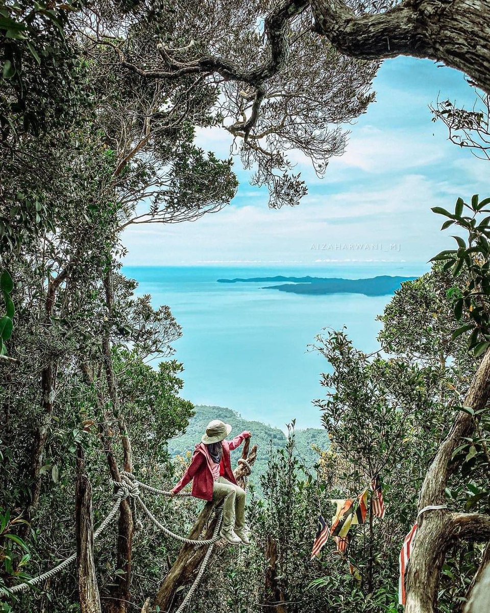 A place known for it's mythical legends, Mount Santubong will give you the experience of folklore adventure and the majestic beauty of Malaysian lush nature.

📍Mount Santubong, Sarawak
📷 IG: Aizaharwani MJ 

#MalaysiaTrulyAsia #InilahMasanya #CutiCutiMalaysia #VisitMalaysia2026