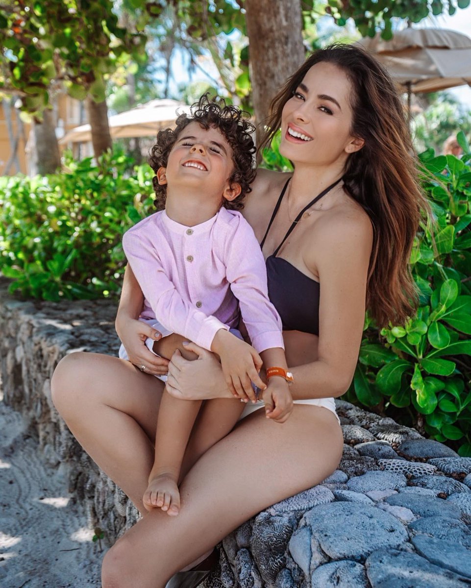 DGteamPeru1's tweet photo. #Repost @DannaGarcia 👸 
Simplemente .. 
el super poder de ser MAMÁ ♥️🥰🤱🏻.
Felicitaciones mamás !! Las amamos hoy y siempre
✨💝🌹

✨#felizdiamamas #mom #happymothersday #ilovebeingamom 🪐🙏🏼💌♾️ https://t.co/sCBt7k4yLd