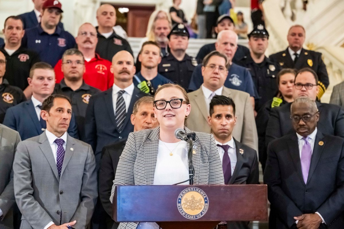 I'm proud to be able to work on this bipartisan bill with my friend @RepOMara, who has spent her career standing up for our heroes and championing for better mental health & workplace protections for first responders. We expect to have a vote on the floor this week. (4/4)