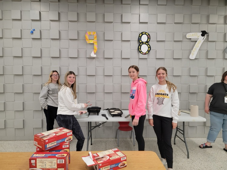 FMCSDKnights's tweet photo. Thanks to the JH Student Council who made breakfast for all staff for Teacher Appreciation Week. https://t.co/ajHUmXmbt4