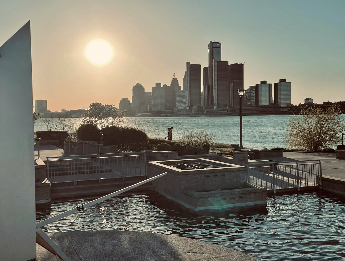 Detroit skyline from Windsor.

#puredetroit #puredetroit313 #wxyz #wxyzdetroit #seenindetroit #onlyindetroit #visitdetroit #motorcity #downtowndetroit #detroitproud #detroitlove #puremichigan #onlyinmichigan #detroiusa #detroitgrammers #rawdetroit