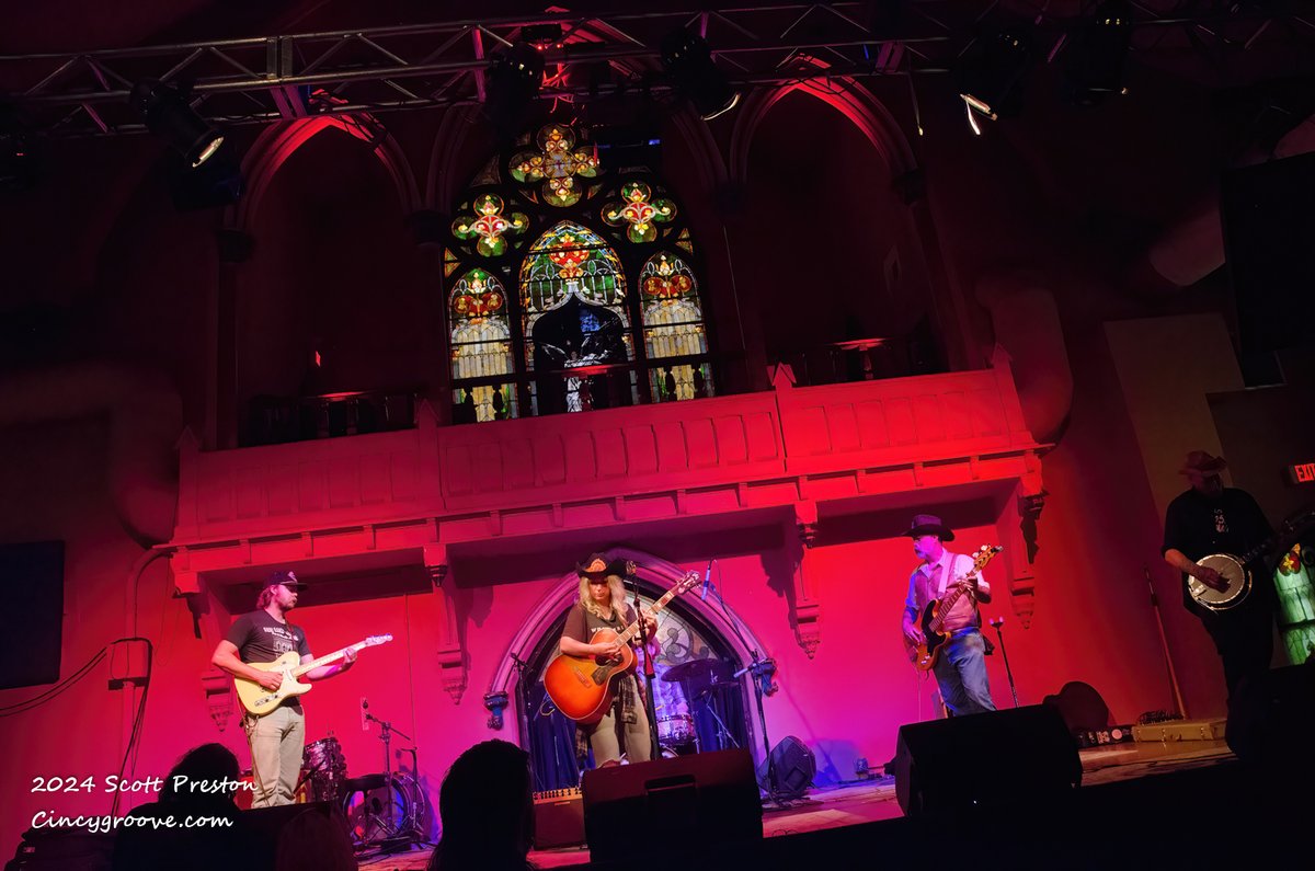 Rachel Brooke Band, 5/4/24, Southgate House Revival, Newport, KY cincygroove.com/2024/05/06/rac… #rachelbrooke #southgatehouserevival #cincygroove @SGHRevival @rachelbrookevg