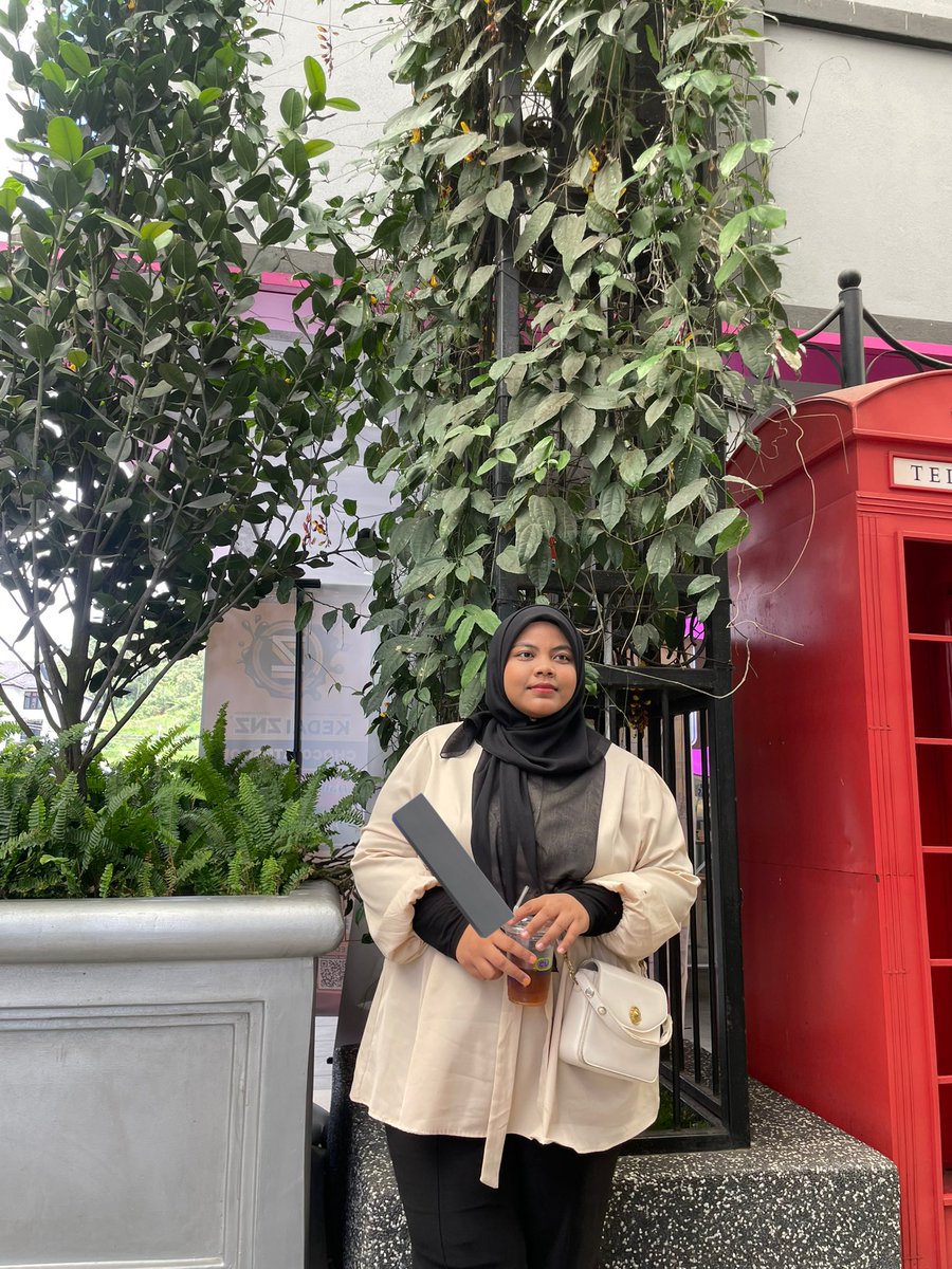 Drop picture and height 163/164cm 🤣 taktahu exactly berapa.