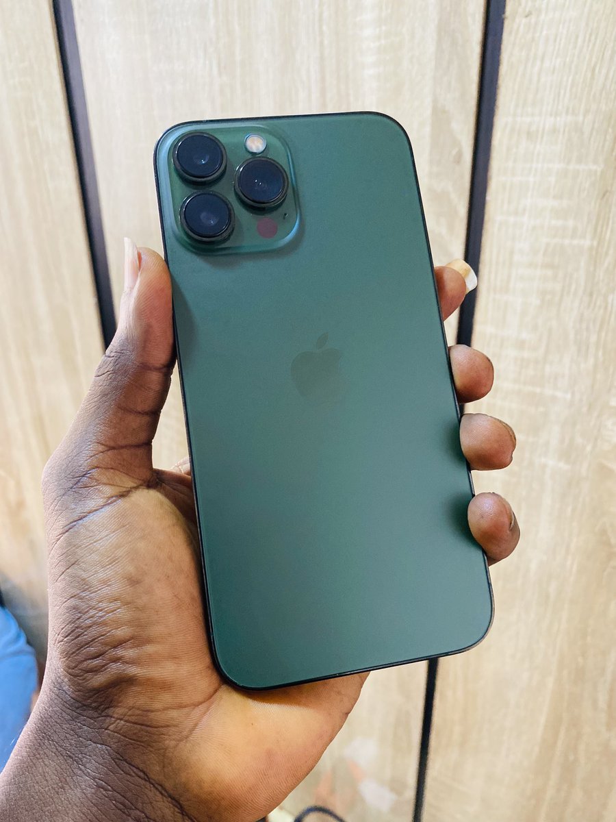 Lilsly0's tweet photo. Giving this iPhone 13 Pro Max to anyone who hasn’t used an iPhone before. 🫶🏾

Quote this tweet and get zero engagements in 24 hours to get it.

#Modetelecom https://t.co/QrOFTZlHOc