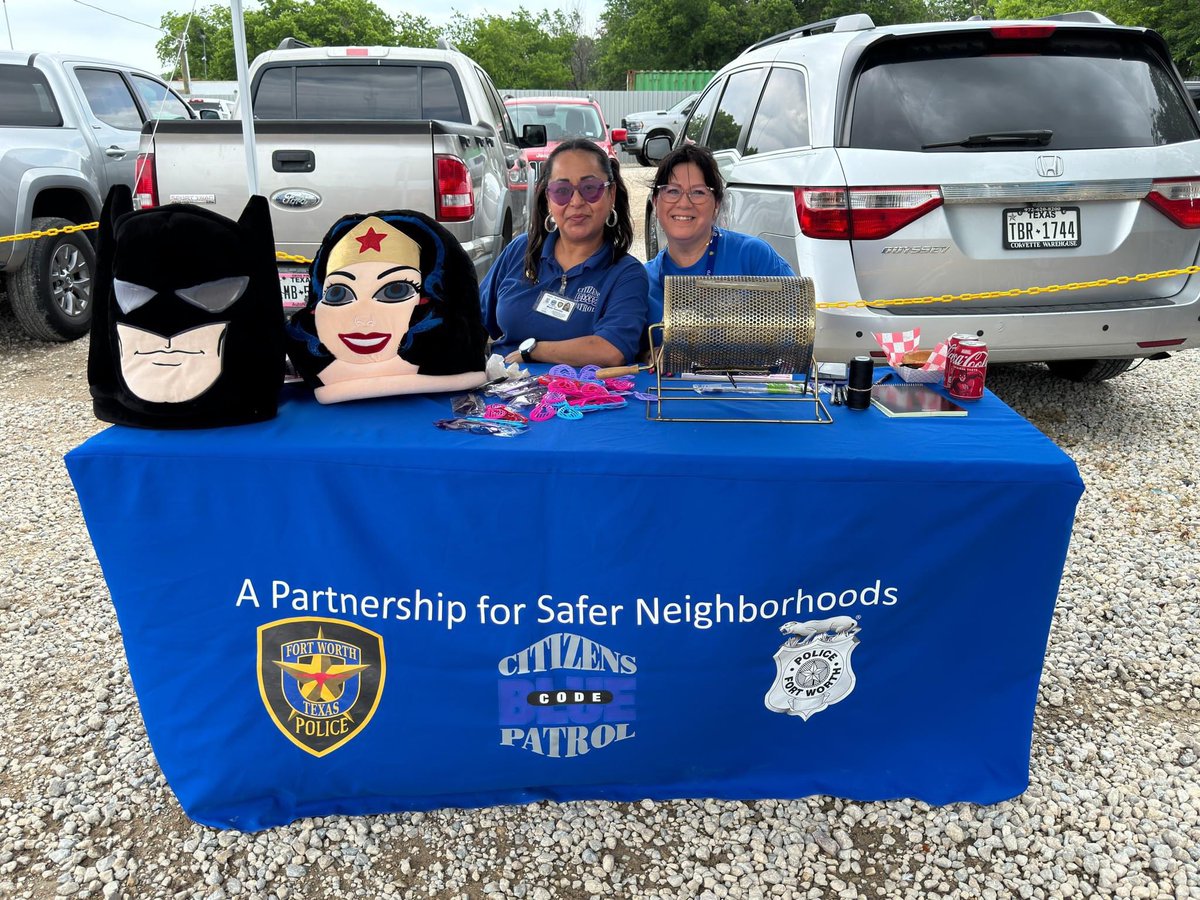What an amazing night at our Spanish Community Event hosted by the FWPD East NPO (Neighborhood Police Officers)! A huge thank you to everyone who joined us for an evening filled with fun, games, and community connection. We can't wait to see you at our next event! #FWPD #NPO…