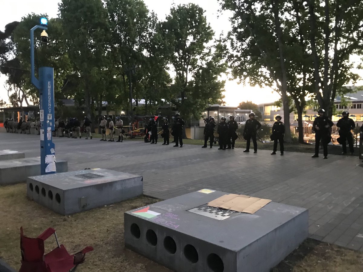 UC SAN DIEGO: Protestors and medics are currently being arrested at the @UCSanDiego Gaza Solidarity Encampment. Another UC school that would rather send riot police to violently crackdown on its students than even consider divesting from genocide.