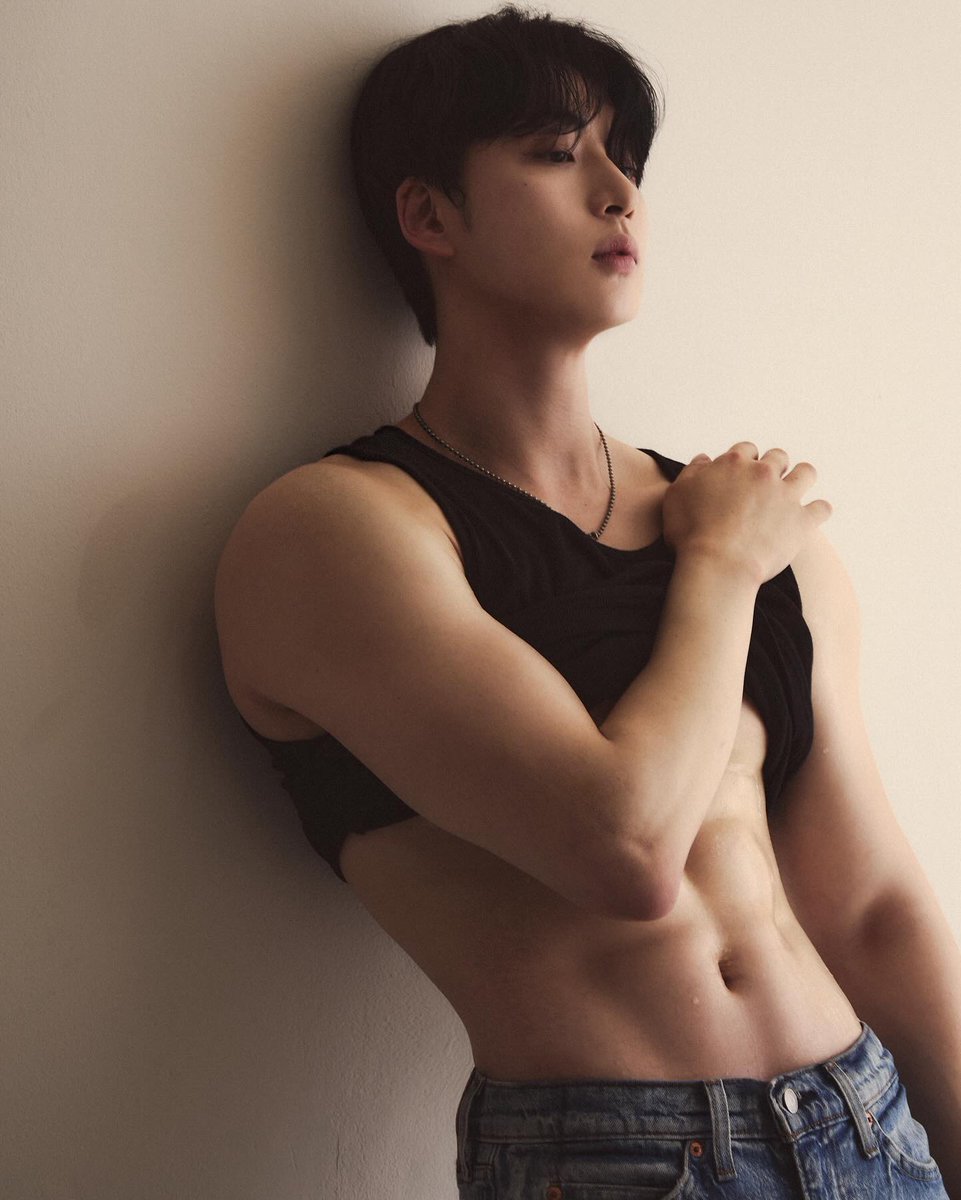 Kaengmeen's tweet photo. Should I be active here again?  It's a shame that I rarely show off my handsome face and sexy body.... https://t.co/HkCvRHU00g