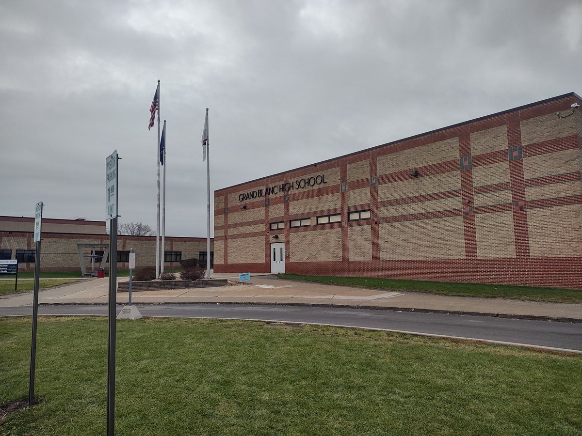 Had a awesome visit this morning at Grand Blanc High School. Thank you to everyone their for your awesome hospitality. #GoGreen #LetsRide #RecruitingMichigan