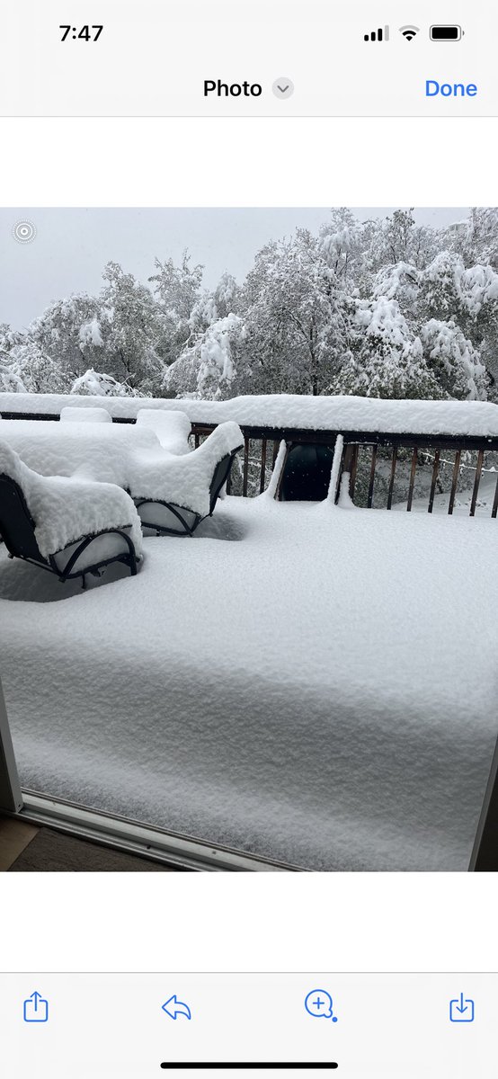@NWSSaltLakeCity my buddy just sent me this in upper bountiful. Elevation prob around 5700 feet. He hasn’t measure but thinks it’s over 15 inches.