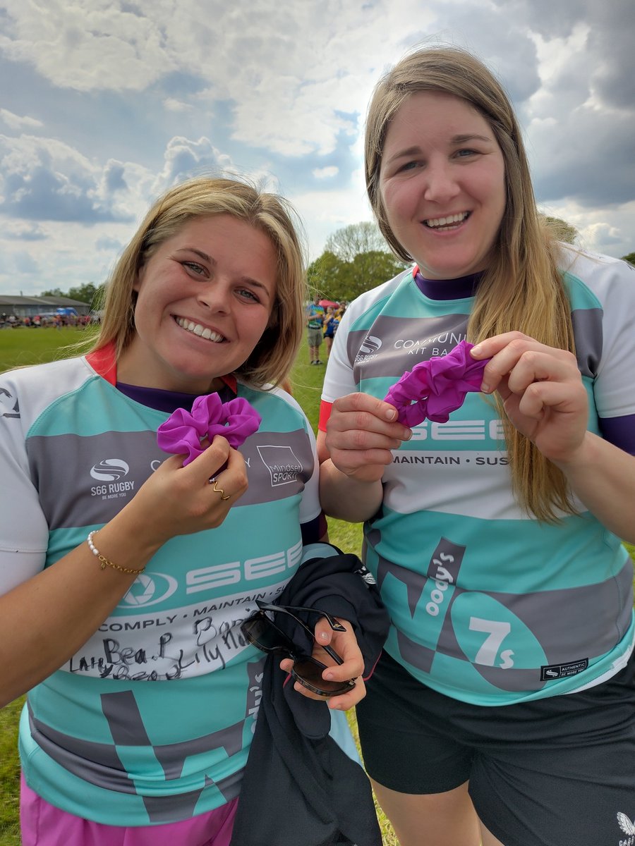 Don't meet your heroes...unless they are Poppy Cleall & Connie Powell who gave their time coaching @maidsrfc U12s girls who formed the Community Kitbag Barbarians with @SheppeyRFC_1892 at the marvellous Woody's 7s this weekend!🙏 @poppy_g_c @conniepowell_ @Woodys7s @commkitbag