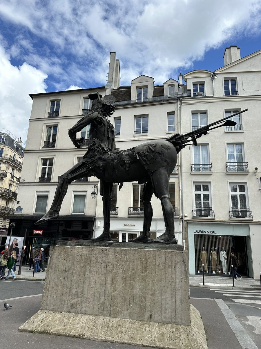 Cesar sculpture dominating the little square of Paris. César Baldaccini, 1921-1998 #AllMetalMonday #MonumentsMonday