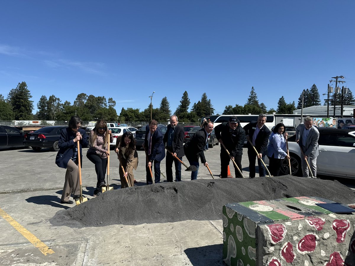 Every home needs a strong foundation. Celebrating a big milestone for the Tierra de Rosas project that will soon be at the heart of Roseland and home to hundreds of families for generations to come. 175 housing units coming soon!