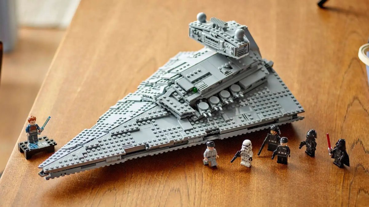 The newly-revealed LEGO Star Wars 75394 Imperial Star Destroyer is now listed online and available to pre-order in some regions, confirming its price around the world. brickfanatics.com/lego-imperial-… #LEGO #LEGONews