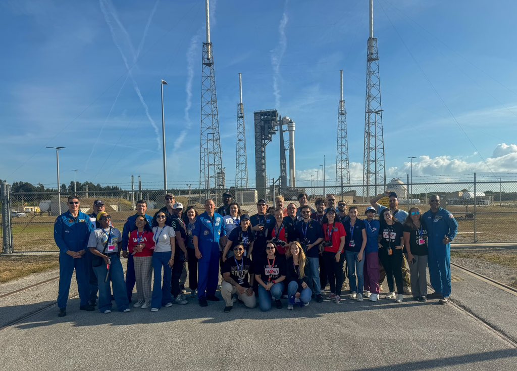 Hello from Space Launch Complex-41! Our @NASASocial participants were surprised by @NASAArtemis II @NASA_Astronauts Reid Wiseman, Victor Glover, and @CSA_ASC Jeremy Hansen during their launch pad visit this morning 🫶 Liftoff is targeted for tonight at 10:34pm ET.