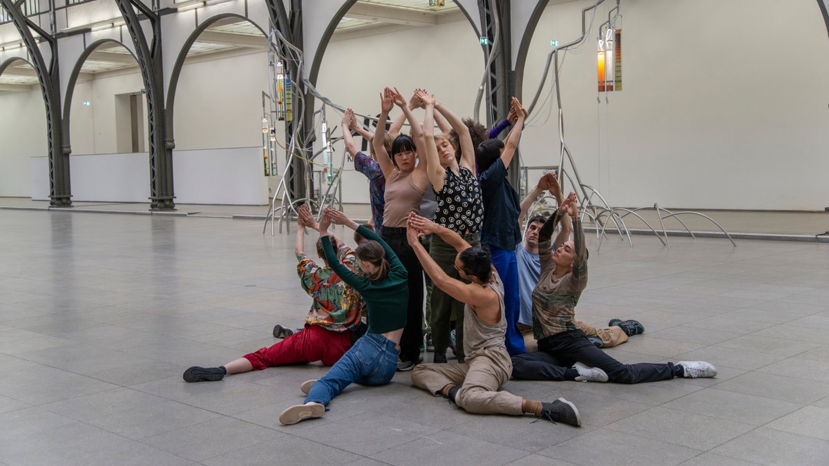 Discover “Attune” by Alexandra Pirici, an artwork co-commissioned by Hamburger Bahnhof and Audemars Piguet Contemporary exploring the ways human and their counterparts attune to one another. On view until October 6, in Hamburger Bahnhof, Berlin. aplb.ch/AlexandraPirici
