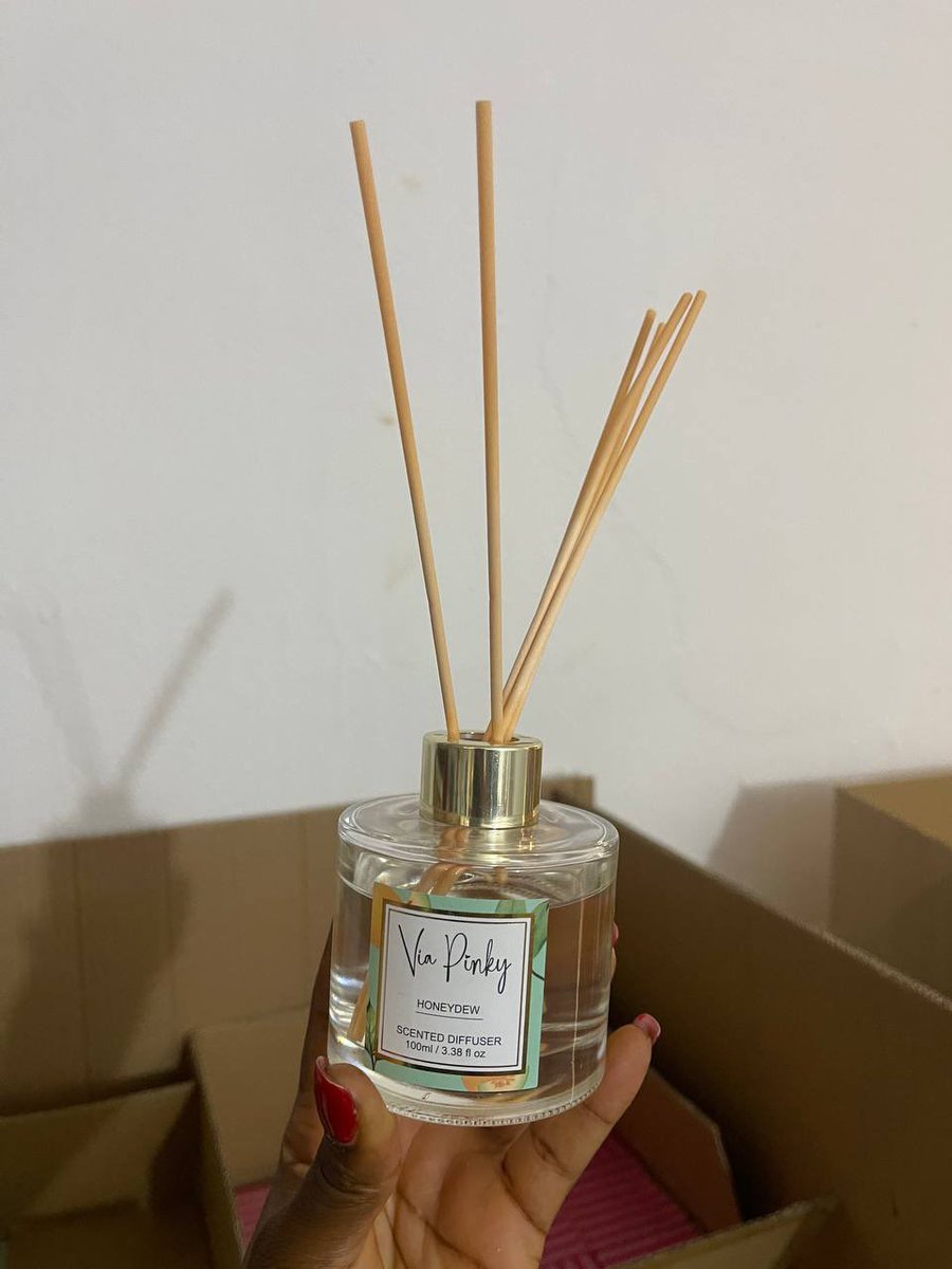 Listen to me, you need a diffuser in your space. Your home, office, workspace, you need 1 or 2 diffusers.
Aromatherapy, it leaves your space smelling good 24/7 by emitting good fragrance through the reed sticks.
You can choose from soft to strong
🏷️: 6500