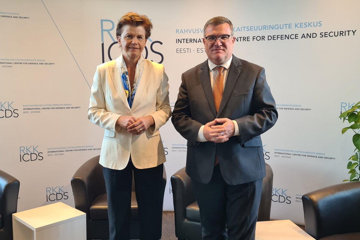 Today, @ICDS_Tallinn had the pleasure of hosting a meeting with the Latvian Foreign Minister, @Braze_Baiba, and the head of the Estonian Foreign Intelligence Service, @kaupo_rosin. 🇱🇻🇪🇪 @Latvian_MFA @LV_Estonia @helgakalm @MarekKohv @valisluure