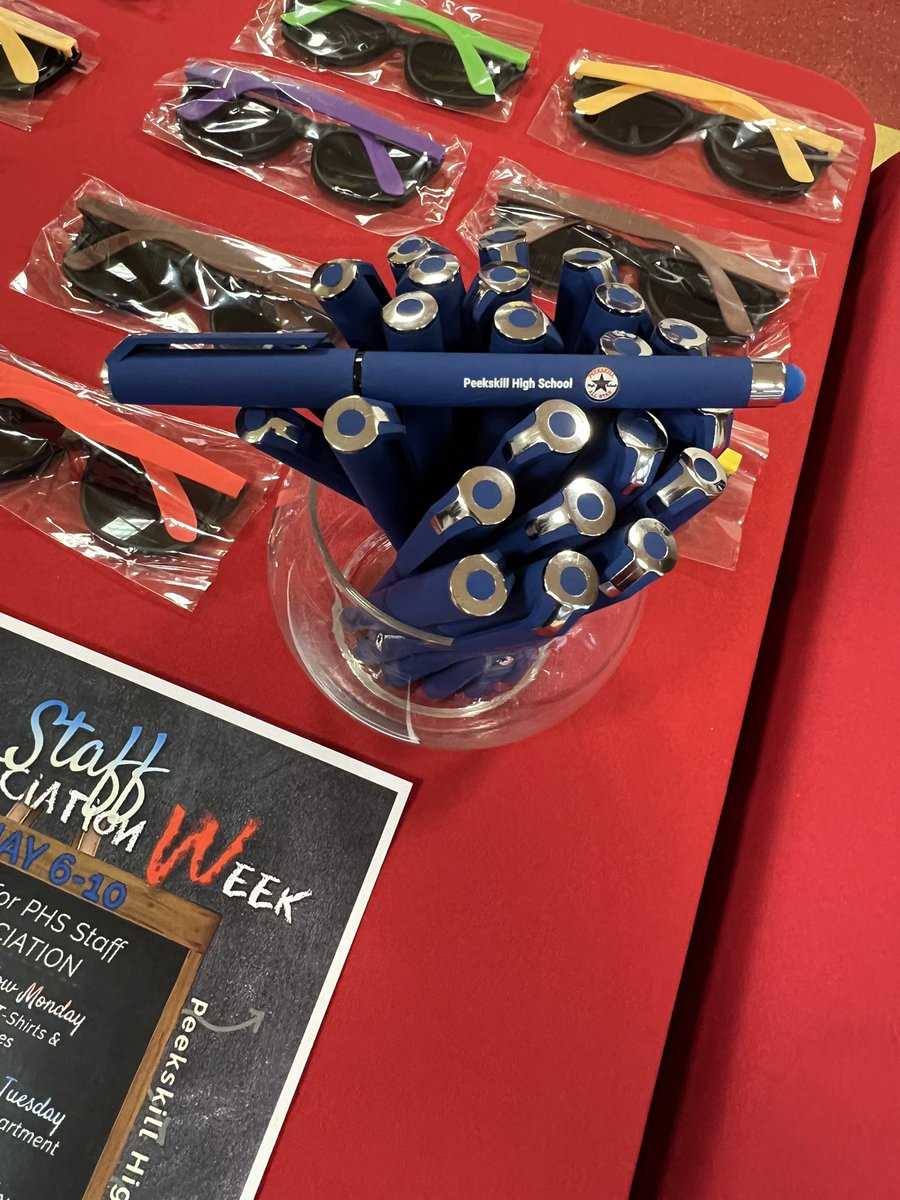 What better way to kickoff STAFF APPRECIATION week then with Mellow Monday… Jeans, T-Shirts, Sunglasses and a PHS Pen!