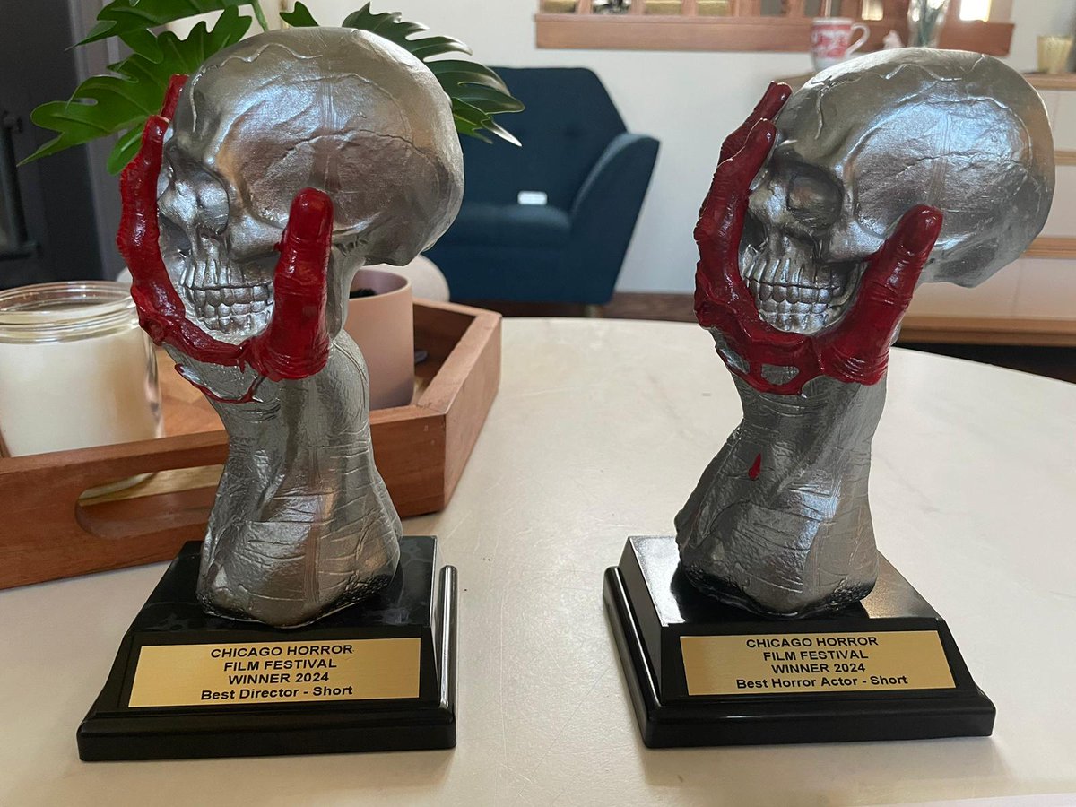 Oh yeah, did I mention the award statues are freakin' SKULLS?! 👀👀👀
