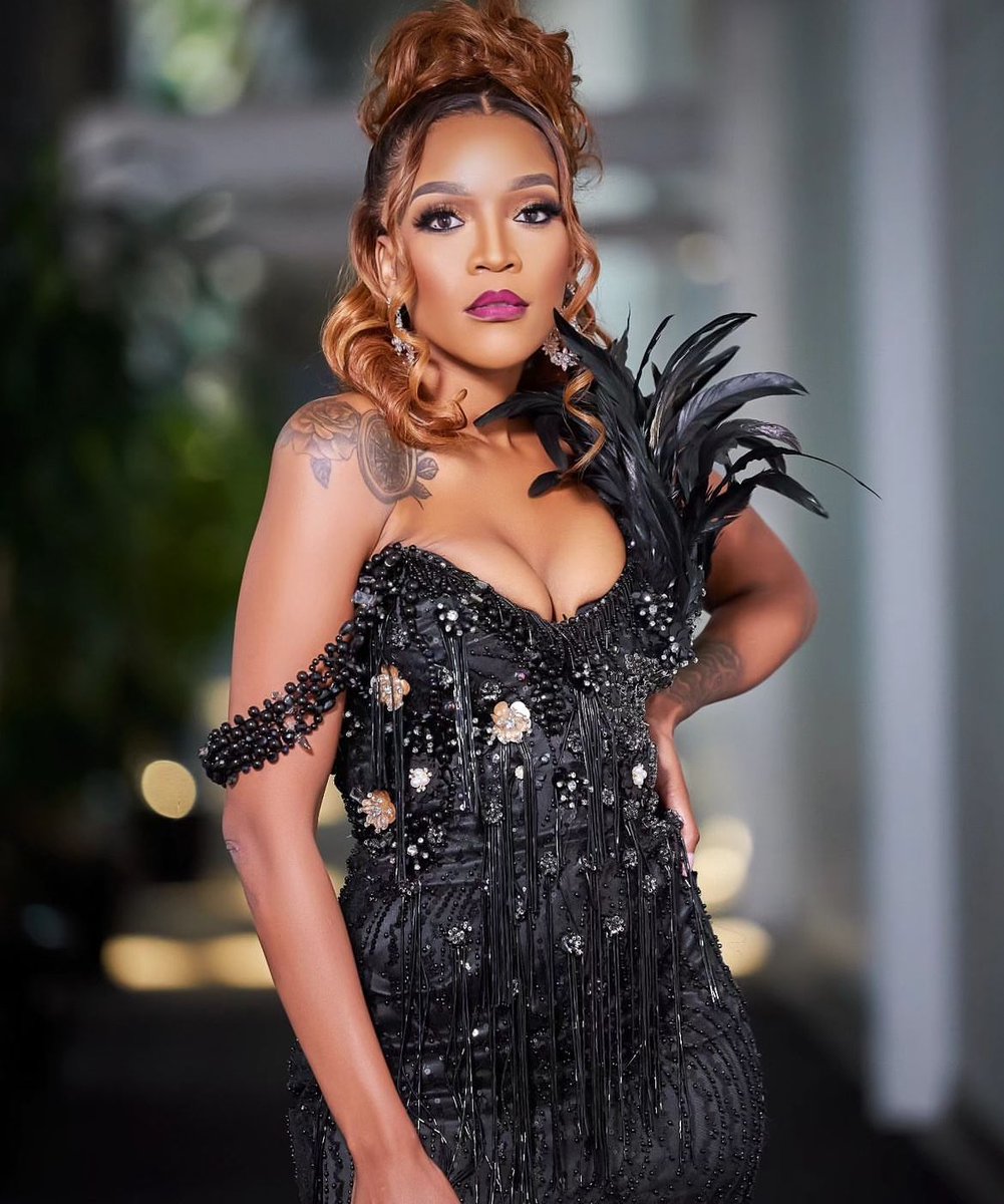 Jabu_Macdonald's tweet photo. I am sorry but my Queen Happy continues to carry the show. 🤭 you drag her and I come for you #MommyClubShowmax #TheMommyClub https://t.co/K6cum30ugX