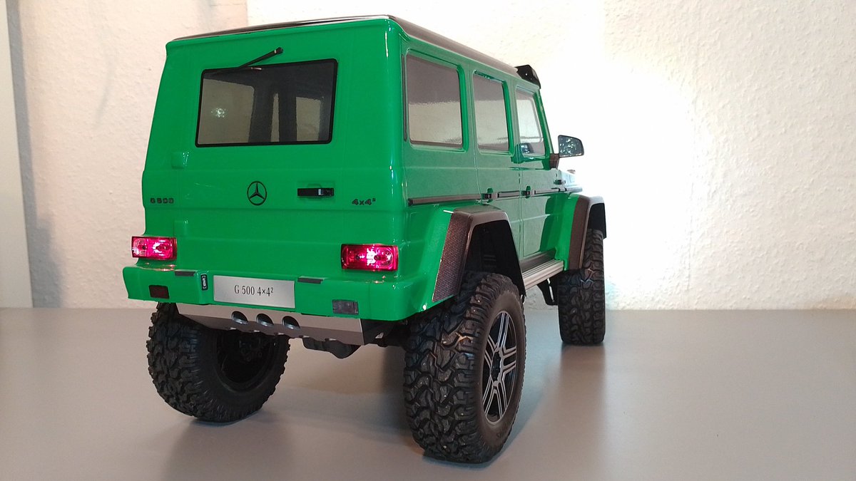 My new @Traxxas #trx4 Mercedes G500 4x4² built from a chassis kit with light kit. 
The green boxy frog 🟩🐸
#mytrx4build