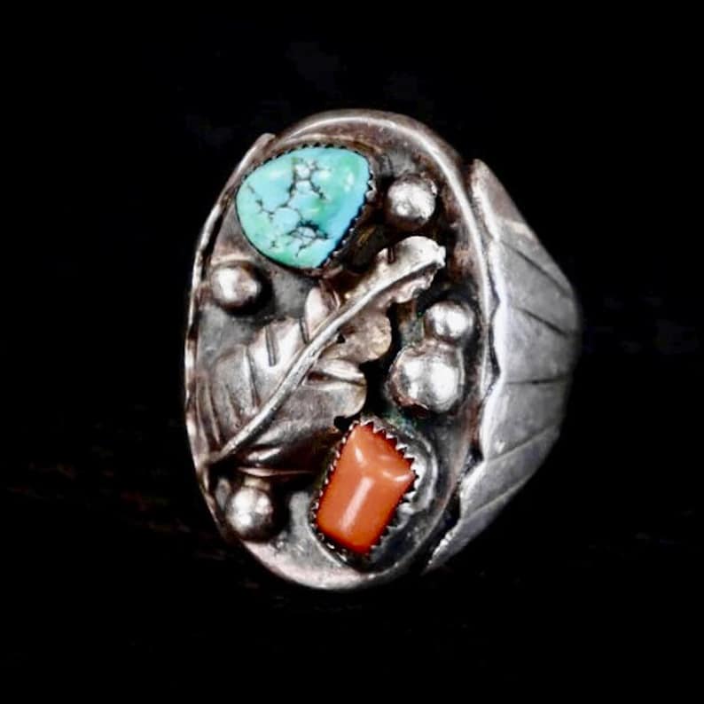 FarRiderWest's tweet photo. Vintage Native American Navajo Coral & Turquoise Sterling Silver Ring - 28.6 grams https://t.co/BodT2b8SS3
Available at https://t.co/XZg5GLWONS
#turquoisering #nativeamerican #indianjewelry #navajo #Navajoring #cowboy #turquoisejewelry #coral #oldpawn https://t.co/Fv2ZVI6cMU