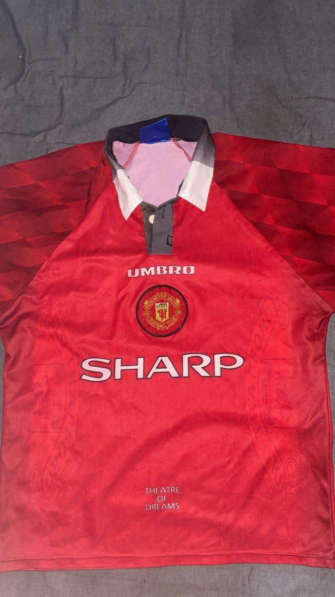 Got this 1996-98 Man United shirt last month, rate it out from 1-10❤️😮‍💨