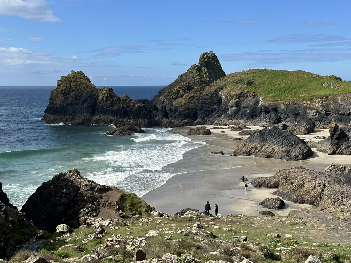 Stunning few hours at Kynance today 😍😍😍☀️🏖️🌊
Sunshine on a bank holiday = Amazing ♥️☀️☀️☀️☀️☀️
#Kynancecove #Cornwall #BankHolidayMonday #Seaviews