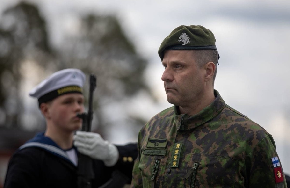 Ajankohtaiset keskustelut tänään @Navyfi valmiudesta ja kehittämisestä tarkastuskäynnin yhteydessä. Merellinen toimintaympäristö edellyttää olosuhteisiin soveltuvaa kalustoa, siihen sopeutettua taktiikkaa ja ennen kaikkea ammattitaitoista henkilöstöä.