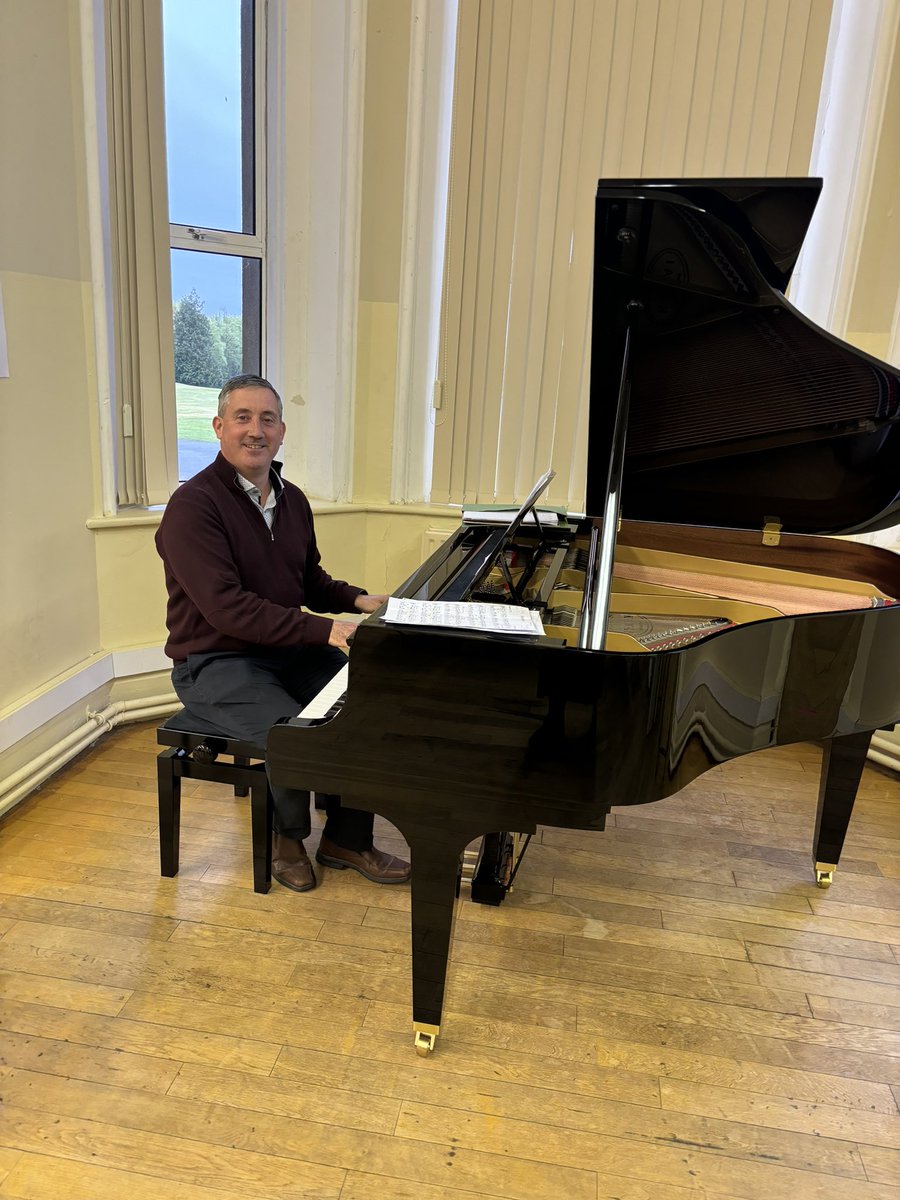 Mr Golden putting the new Kawai through its paces! Eddie, who is past pupil and past staff member of @rockwellcollege, has been instrumental in helping us acquire the baby grand 🙏🏻🎹 @rockwellcollegeunion  #appreciationpost #pianolessons #schoolcommunity #givingback #MusicEd