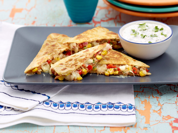 .@sunnyanderson loads up quesadillas with bell pepper, red onion and corn 🌽 Get the recipe: cooktv.com/3o43eDq