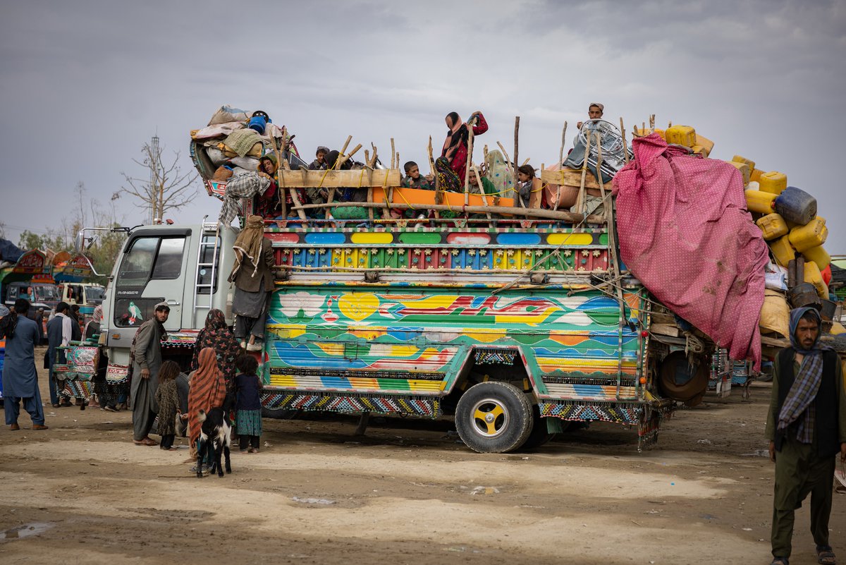 Deportation looms over many Afghans in #Pakistan, particularly women, girls & children who are most at risk. IOM calls on all countries to halt forced returns of Afghans, regardless of legal status. Returns must be safe, dignified, and voluntary. iom.int/Z33