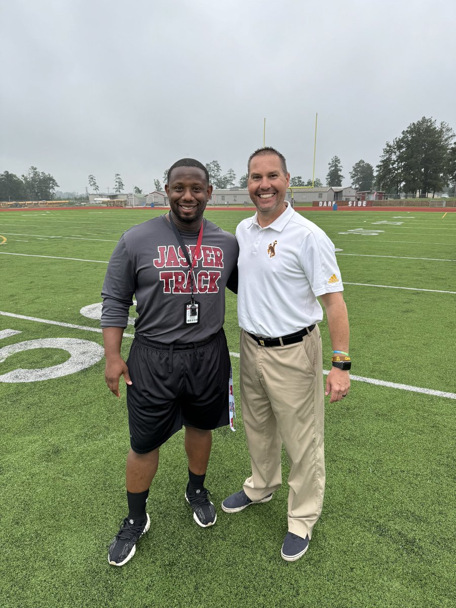 Huge THANK YOU to @Coach_SBMoore @wyo_football  for stopping through Jasper, America to recruit @JHSBulldogFB .. #Believe #BeADawg #JasperKids