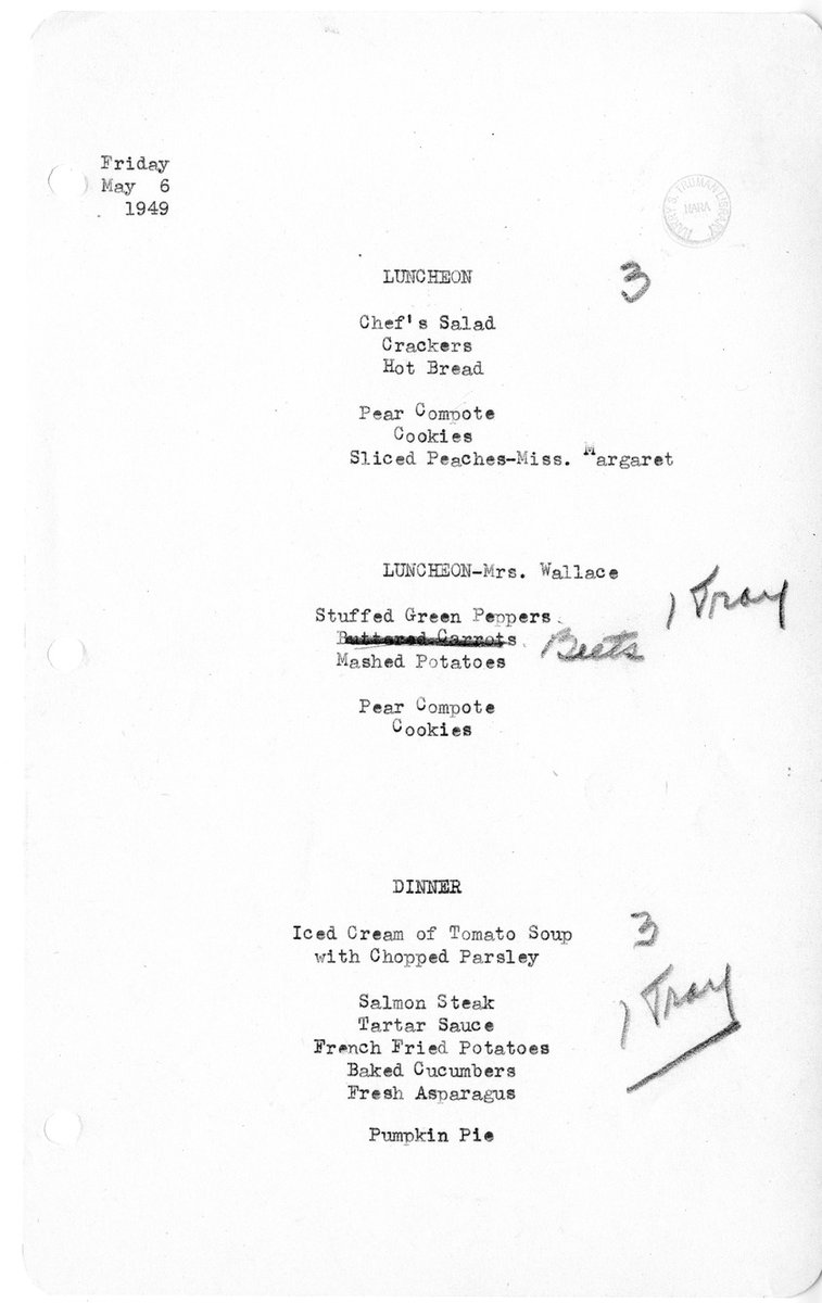 Our question this #MenuMonday: can you eat pumpkin pie any time of year, or only at Thanksgiving? #OTD in 1949, the Truman family had pumpkin pie for dessert after dinner. catalog.archives.gov/id/7583700
