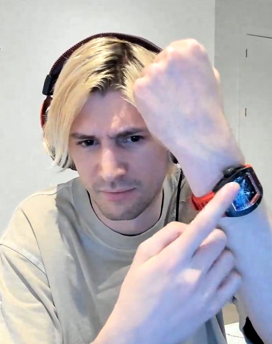 FaZe Banks came to xQc’s rescue after the streamer lost his belongings, including his passport and watch