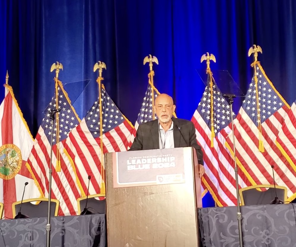 El fin de semana pasado, como presidente del Caucus Hispano Demócrata, tuve el privilegio de moderar un panel de discusión centrado en la participación de los votantes en nuestras diversas comunidades hispanas.
Durante mis palabras de apertura en la Convención del Partido