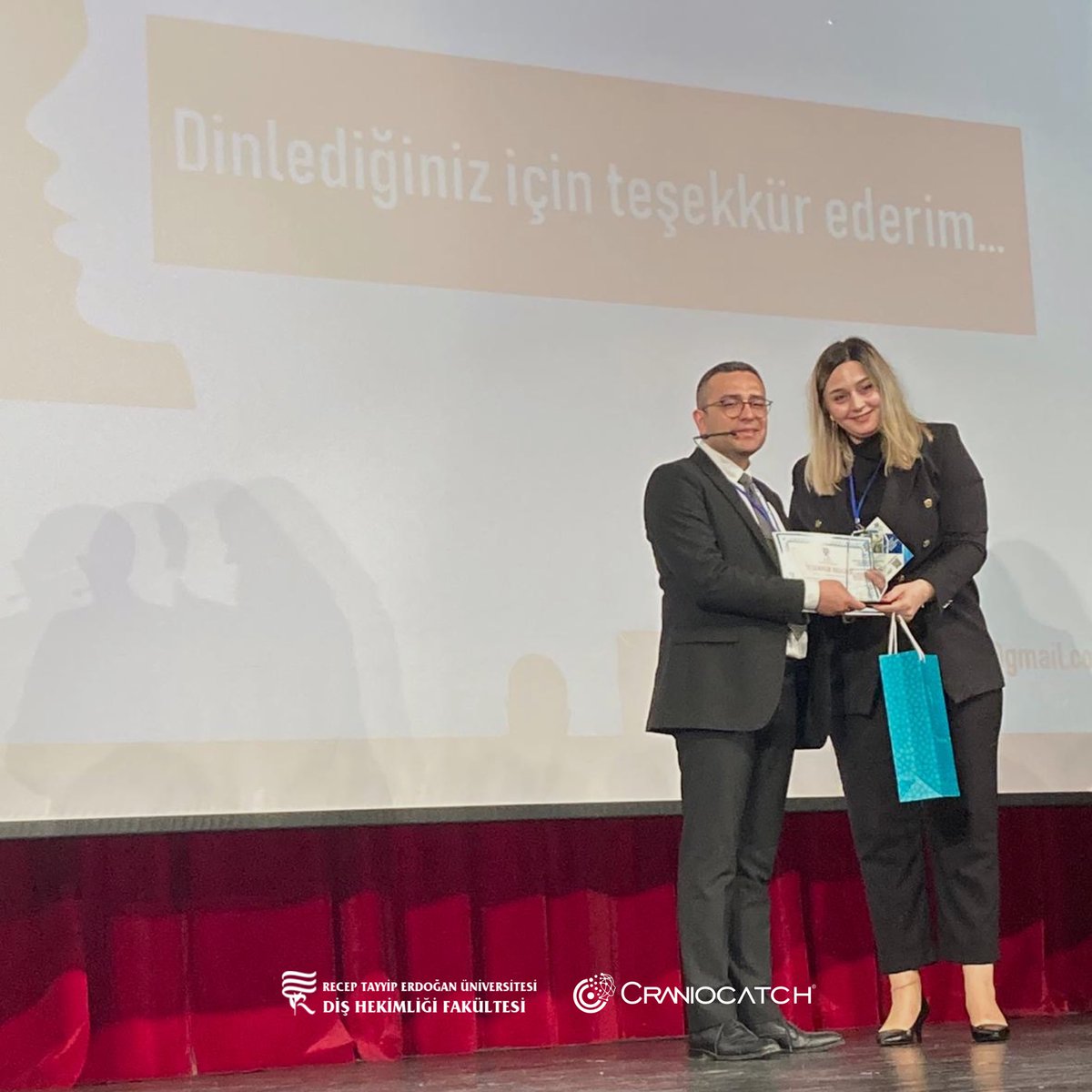 CEO'muz Doç. Dr. İbrahim Şevki Bayrakdar, Recep Tayyip Erdoğan Üniversitesi'nde gerçekleşen 2. Ulusal Diş Hekimliği Kongresi'nde “Dijital Dönüşüm ve Yapay Zeka” konularında önemli bir sunum gerçekleştirdi. 
O anlardan bir kaç kare!
#CranioCatch