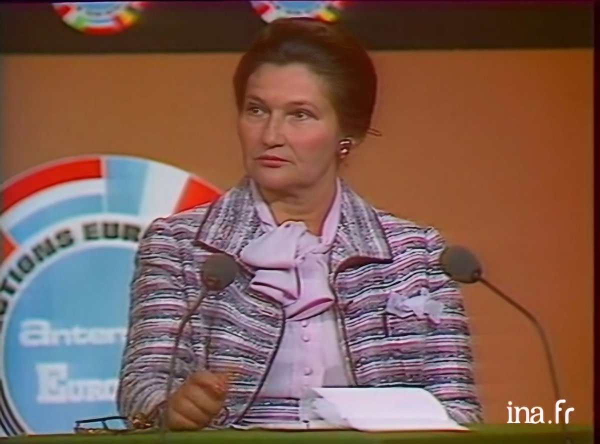 En 1979, il y a 45 ans, lors des premières élections européennes, la liste menée par #SimoneVeil a remporté une victoire historique en obtenant plus de 27 % des voix. Appelons à préserver cet héritage pour une Europe unie. #MémoireCollective #AvecEllesLEurope #SimoneDay🇪🇺