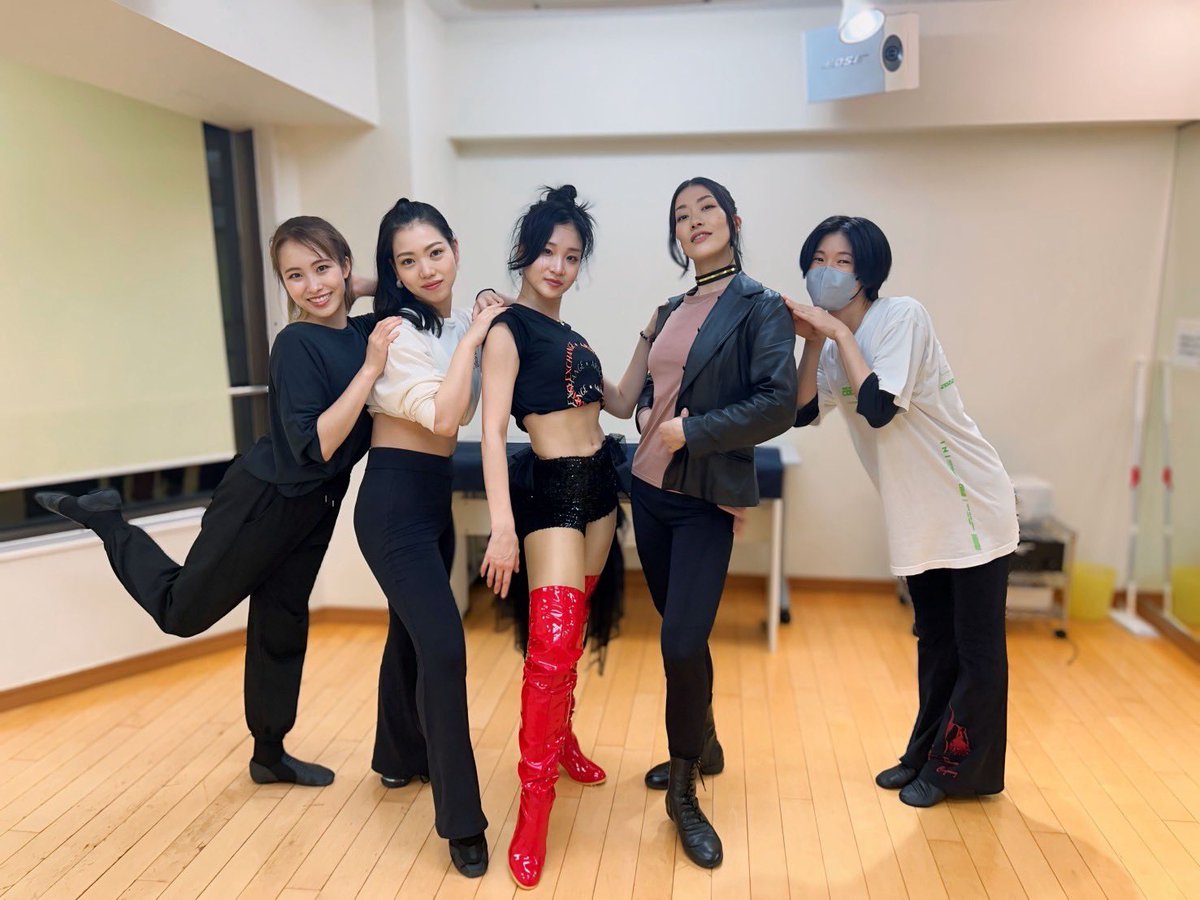 【鶴no舞vol.6】
M’s Ladies として
取り急ぎ本番終えました👠
明日からは君のメロディ稽古に戻ります🎵