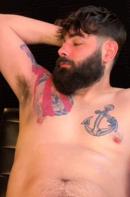 Sniff sniff - comment the scent  https://t.co/6tA3Vp1uXY https://t.co/nVfThZEglC<a href="/tag/happyvday"class="tags"><span>#happyvday</span></a><a href="/tag/happyvalentinesday2024"class="tags"><span>#happyvalentinesday2024</span></a>